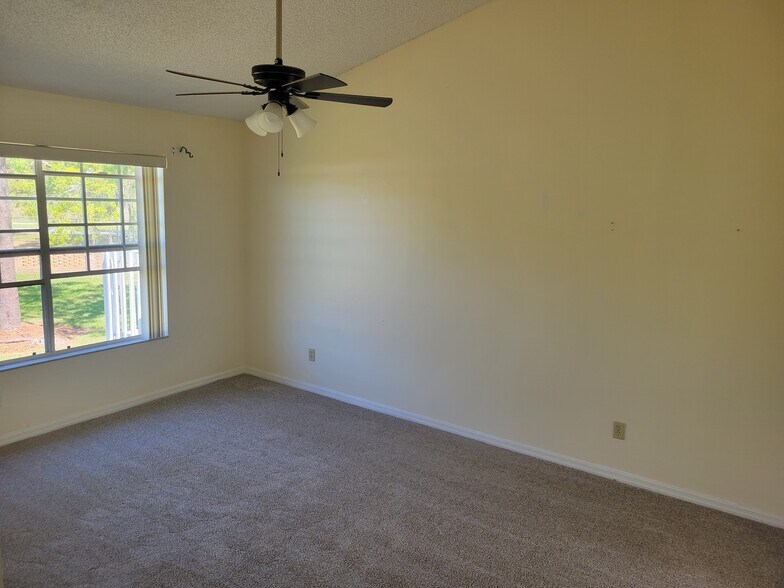 Building Photo - 2488 Sweetwater Club Cir