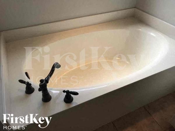 Building Photo - 1298 Easterwood Blvd