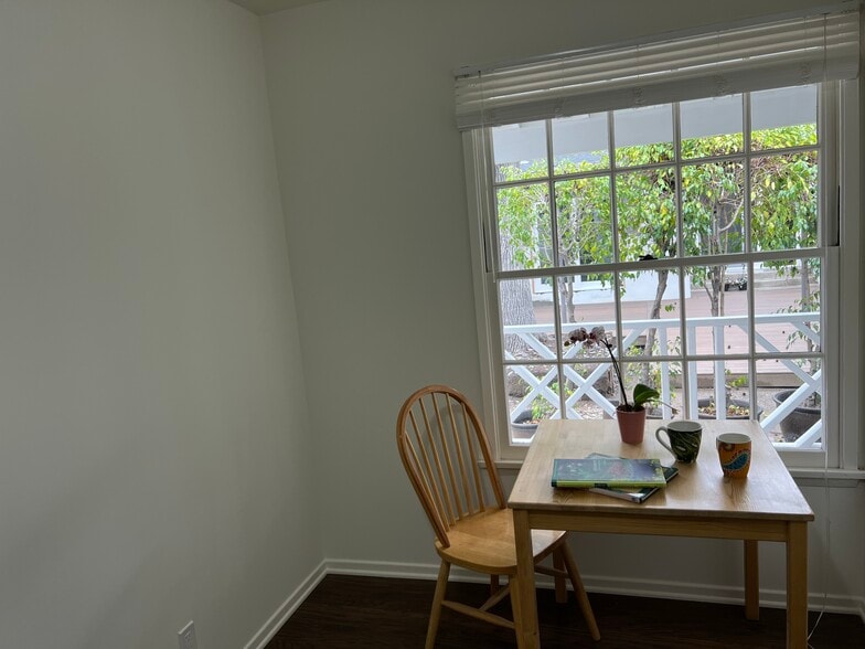 Second bedroom/office, beautiful windows - 467 S Bentley Ave
