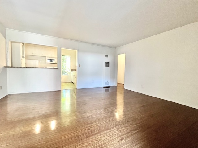 Building Photo - 1152 N Poinsettia Pl