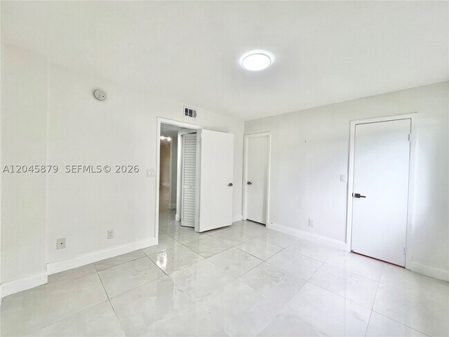 Building Photo - 842 NW 92nd Ave