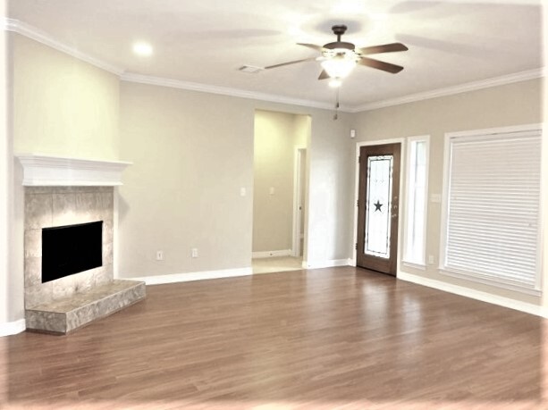 Building Photo - 12424 Red Stag Ct