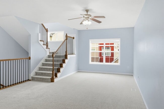 Building Photo - GREAT LOCATION!! 3 Bedroom, 2.5 Bathroom Townhome in West Des Moines!