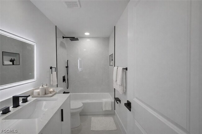 Building Photo - 4529-4531-4529 18th St SW