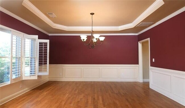 Building Photo - A stunning 5-bedroom, 4-bathroom home in B...