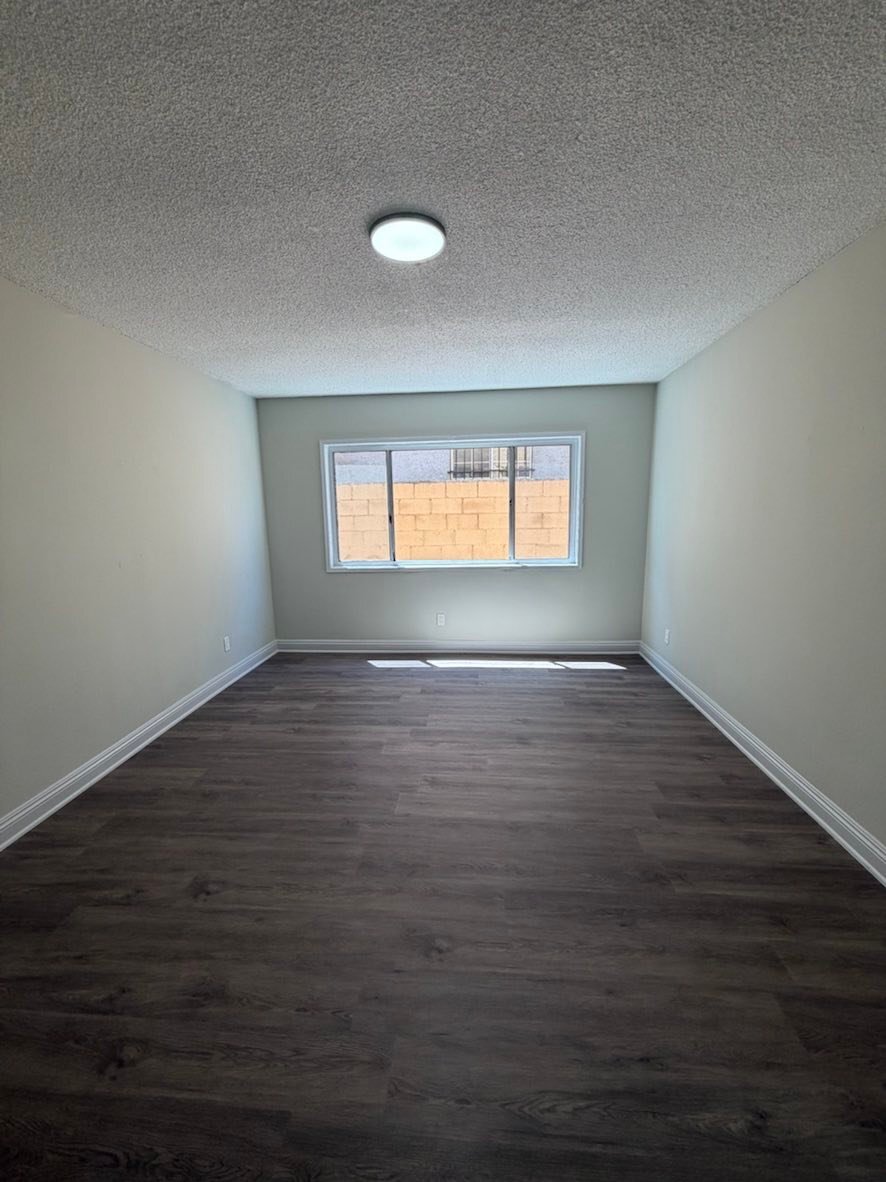 Building Photo - 2919 Carmona Ave