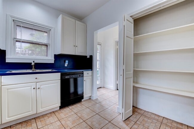 Building Photo - 2415 Elmen St