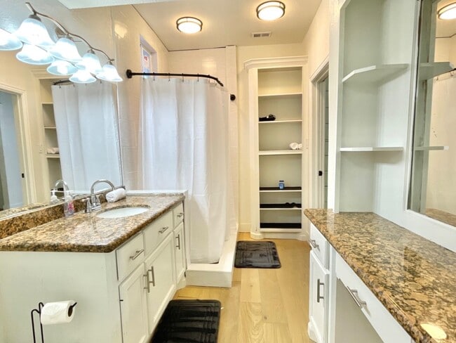 Building Photo - 301 Tabor St