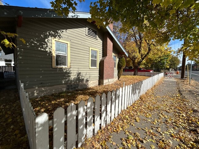 Building Photo - 1603 NW 2nd St