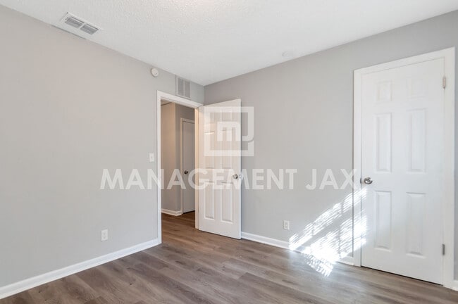 Building Photo - 1417 W 23rd St