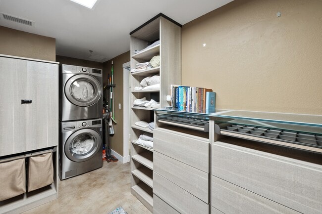 Building Photo - 101 N Tejon St