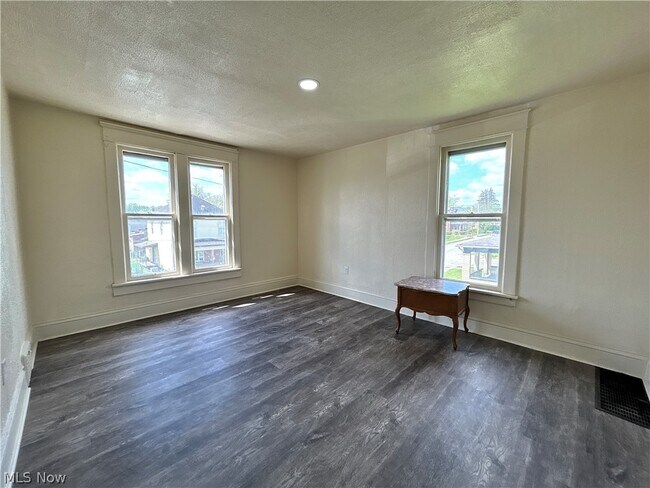 Building Photo - 1317 Plum St