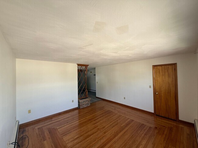 Building Photo - 520 Oak St