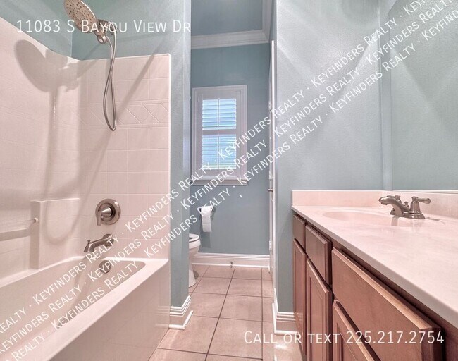 Building Photo - 11083 S Bayou View Dr