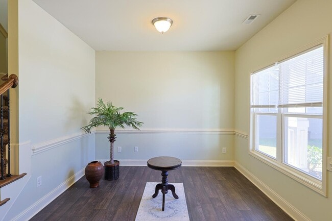 Building Photo - 1628 Mount Rainer Dr