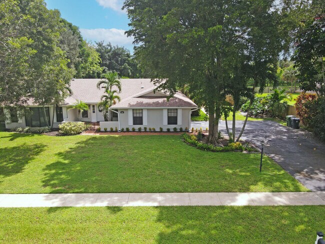 Building Photo - 166 Old Country Rd S