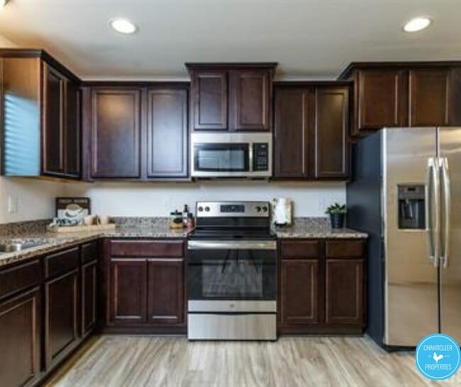 Building Photo - 1208 Haybrook Ln