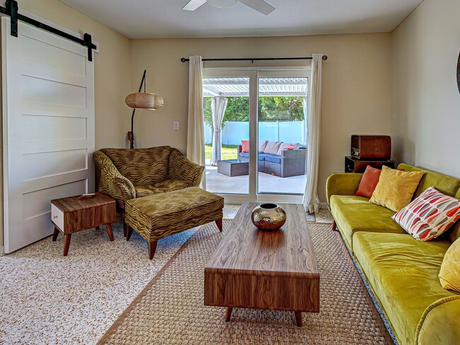 Building Photo - Seasonal Rental Near Venice – Pet-Friendly...