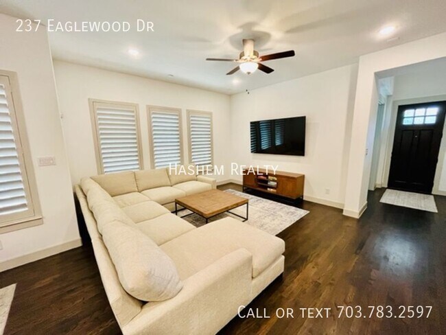 Building Photo - 237 Eaglewood Dr