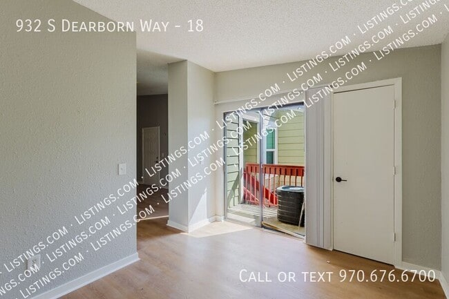 Building Photo - 932 S Dearborn Way