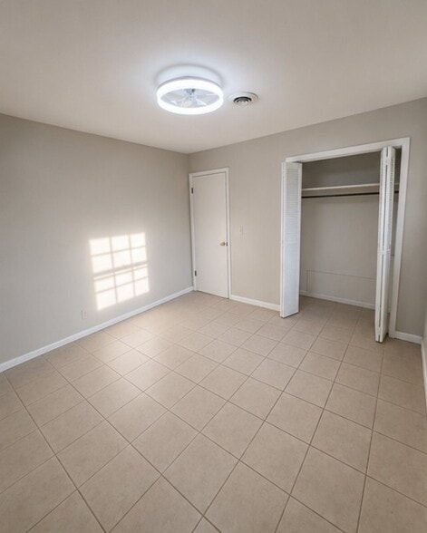 Building Photo - 690 Huntington Pkwy