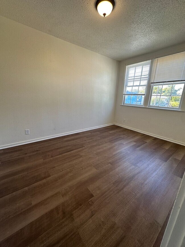 Building Photo - 31 Riley Manor Cir