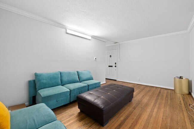 Building Photo - 4018 Blue Bonnet Blvd