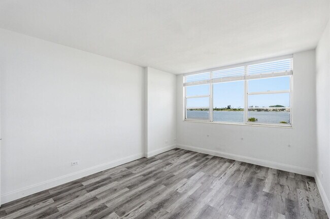 Building Photo - 2800 N Flagler Dr