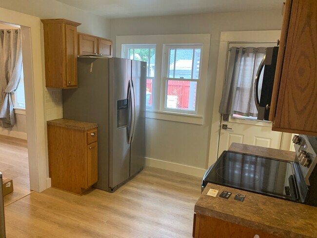 Building Photo - 450 W Sherman St