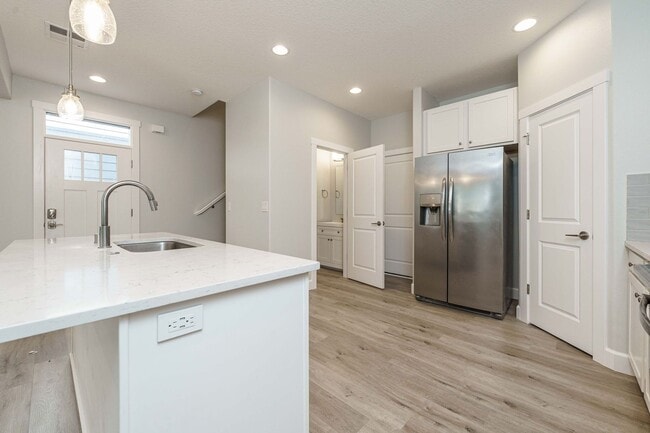 Building Photo - Desirable Salmon Creek Home Located in Lux...