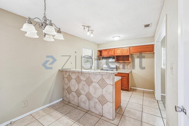 Building Photo - 6916 Shady Grove Dr