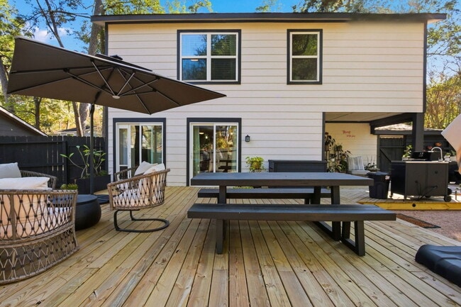 Building Photo - 1004 E Red Cedar Cir