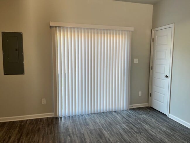 Building Photo - Townhome in Holly Ridge!!