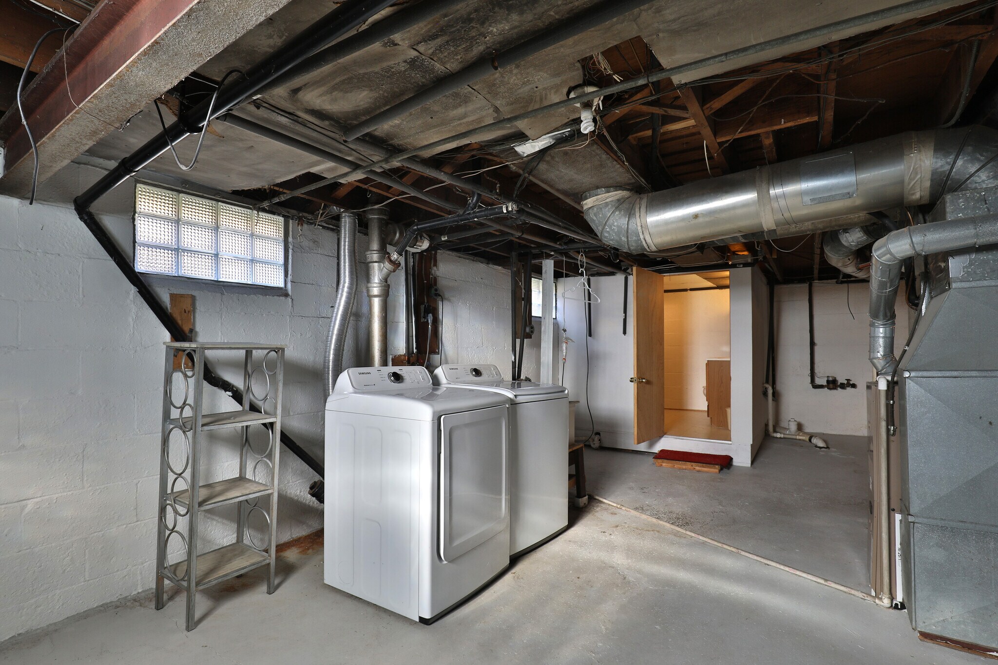 Building Photo - 5586 Emerson Ave