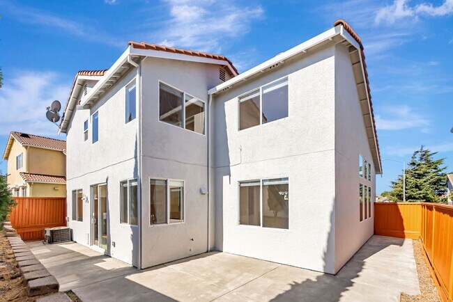 Building Photo - Freshly Renovated Single-Family Home for Rent