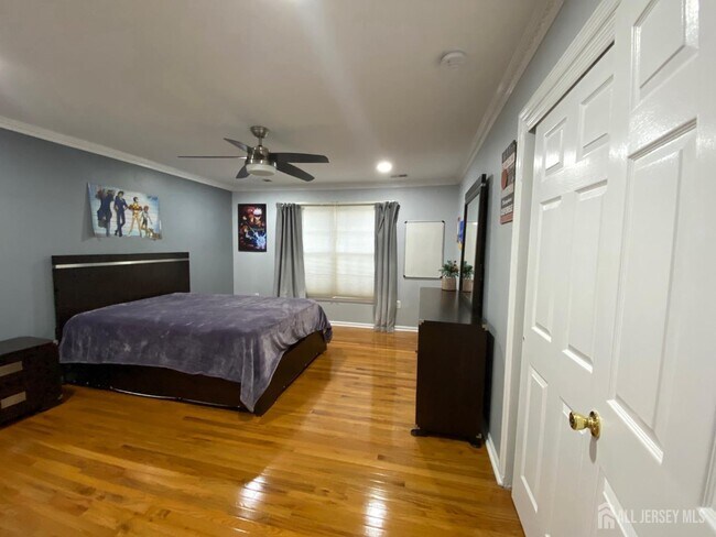 Building Photo - 2 Hampshire Pl