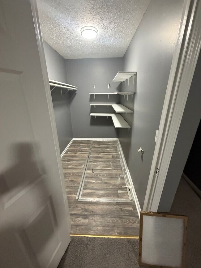 Building Photo - Freshly updated 3BR home! Leasing Special- sign lease by 6/15/2026 and second month is free!