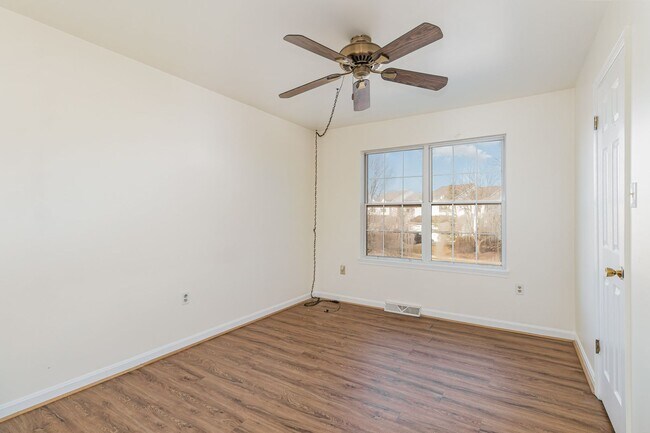 Building Photo - 6280 Spring Knoll Dr