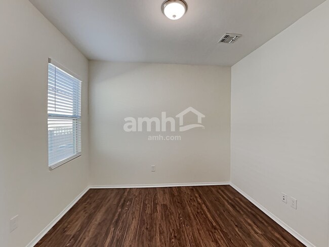 Building Photo - 672 N Nestled Hummingbird Ln E