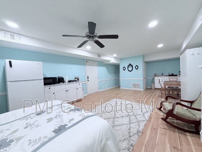 Building Photo - 5315 Greenbrook Dr