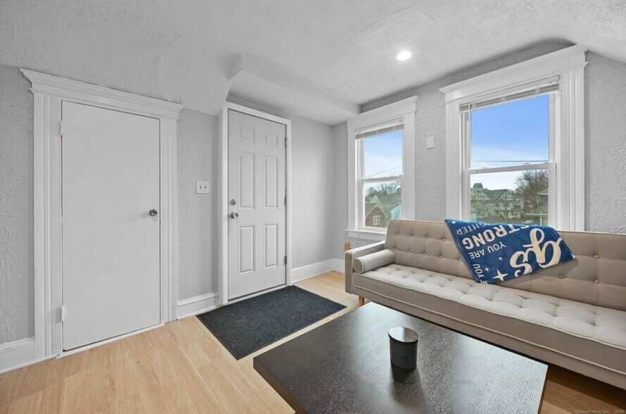 Building Photo - 115 Harborview Ave