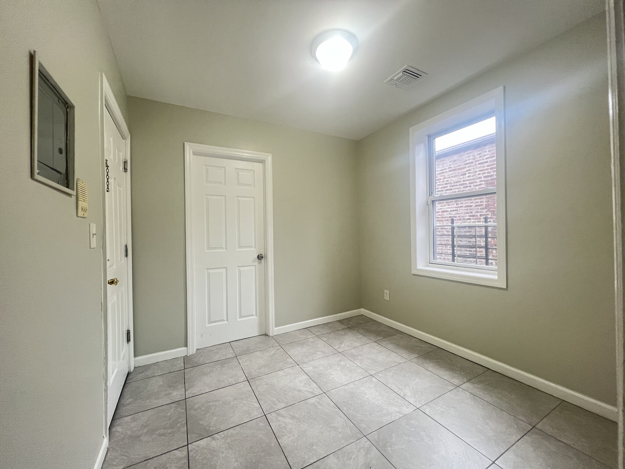 96 Eaton Pl 1B - 94 Eaton Pl