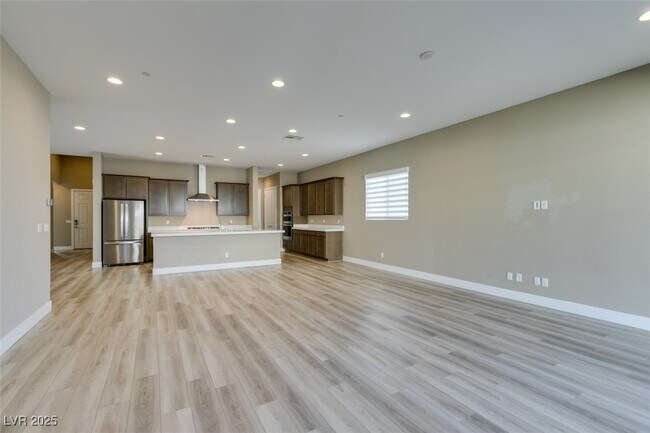 Building Photo - 10142 Tree Blossom Ave