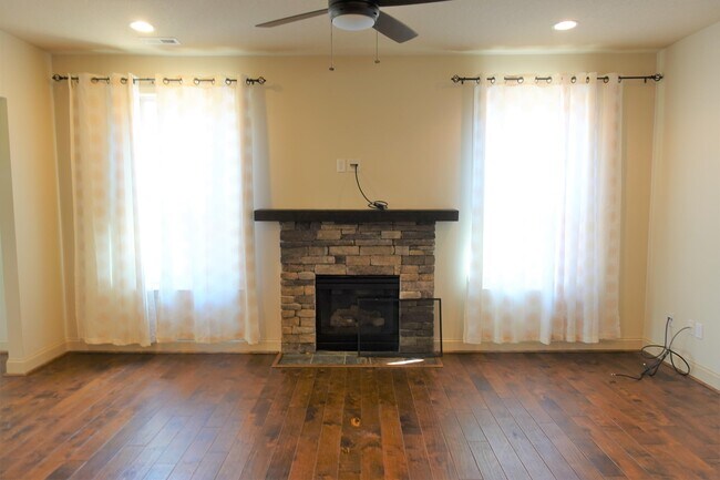 Building Photo - 210 Windthistle Dr