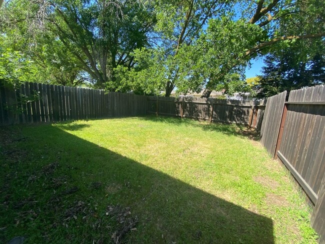 Building Photo - 8969 El Oro Plaza Dr