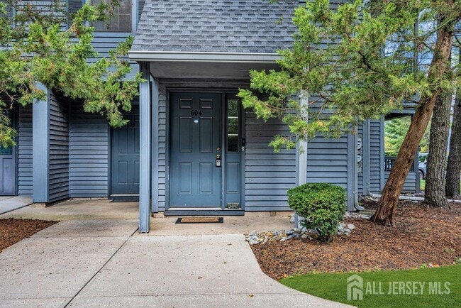 Building Photo - 604 Woodhaven Dr