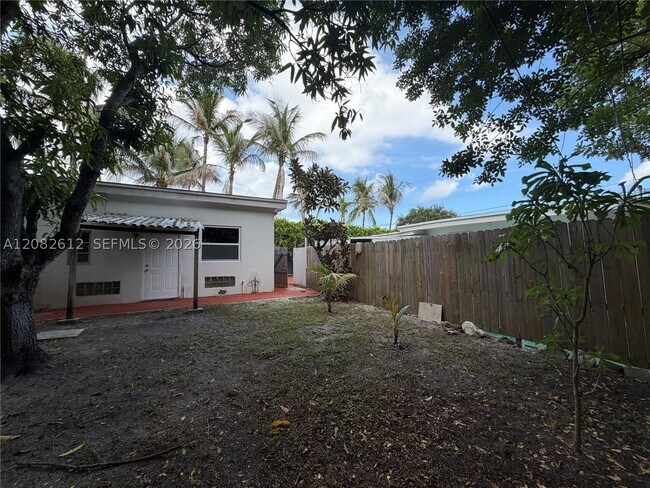 Building Photo - 4265 NW 5th Ave
