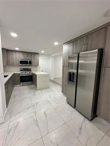 Building Photo - 380 W 32nd St