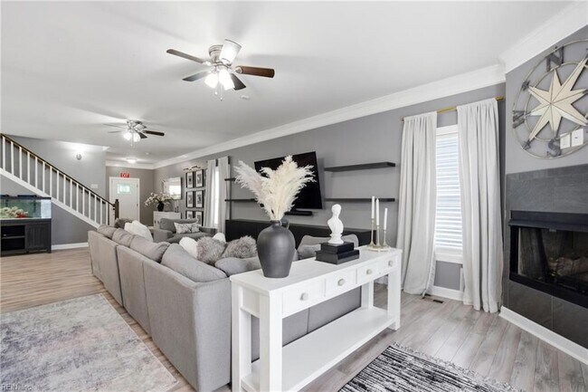 Building Photo - 1859 Parkview Ave