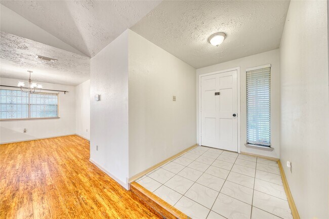 Building Photo - 7811 Westbank Ave